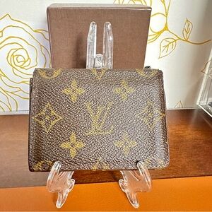 Louis Vuttion Monogram Bi-fold Card Holder